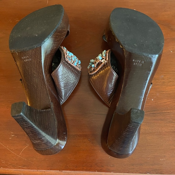 Stuart Weitzman Wooden and Leather Turquoise Beaded Sandals Size 8 1/2 M - Picture 5 of 10